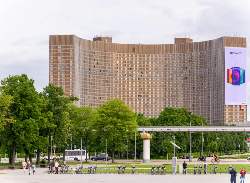 Отель «Космос» и панорама Москвы