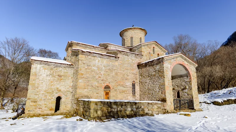 Северный Кавказ. Заброшенный православный храм.