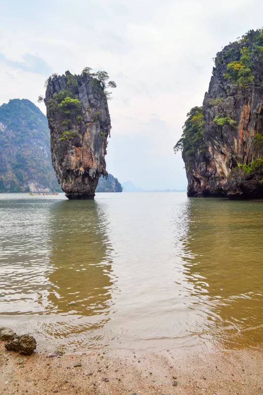 Остров Джеймса Бонда в бухте Фанг Нга