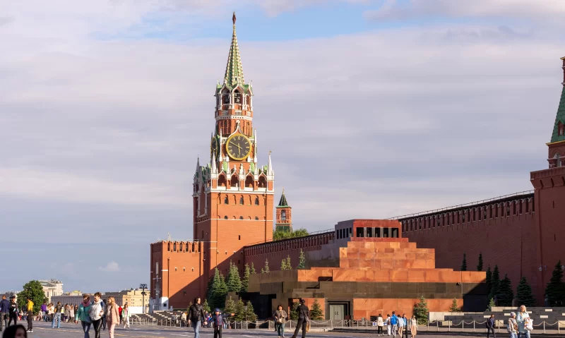 Красная площадь: Спасская башня и мавзолей Ленина