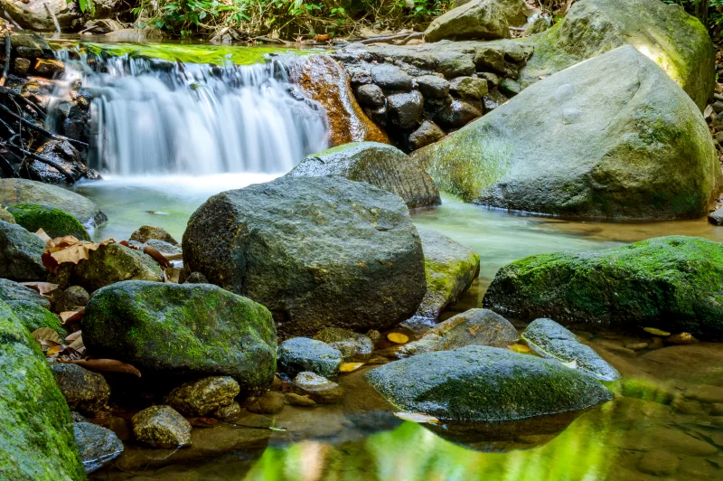 Водопад Кату на острове Пхукет в Таиланде