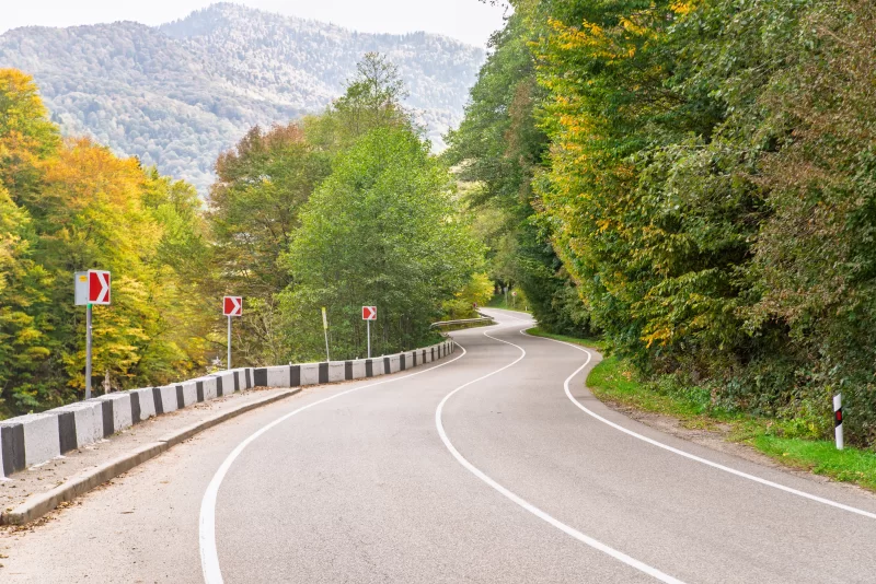 Поворотная горная дорога в Адыгее