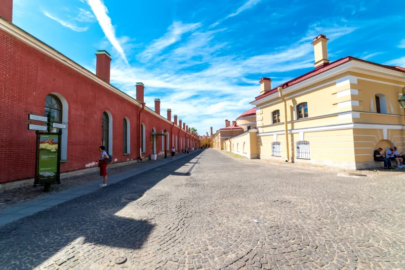 Петропавловская крепость: летняя прогулка