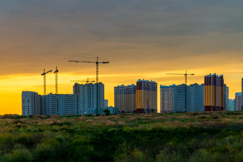 Строительная площадка на закате
