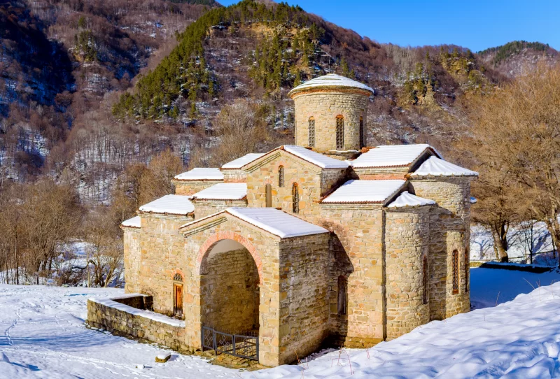 Северный Кавказ. Древний храм в Нижнем Архызе, покрытый снегом