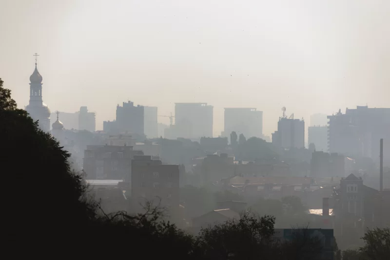 Городской пейзаж в утренней туманности