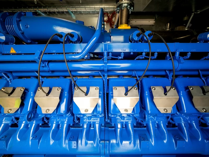 Мощный синий двигатель промышленного генератора