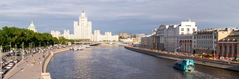 Панорама Москвы: река Можайка и набережная Котельническая