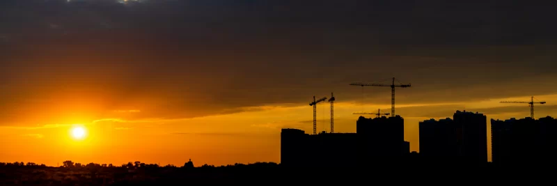 Строительная площадка на закате