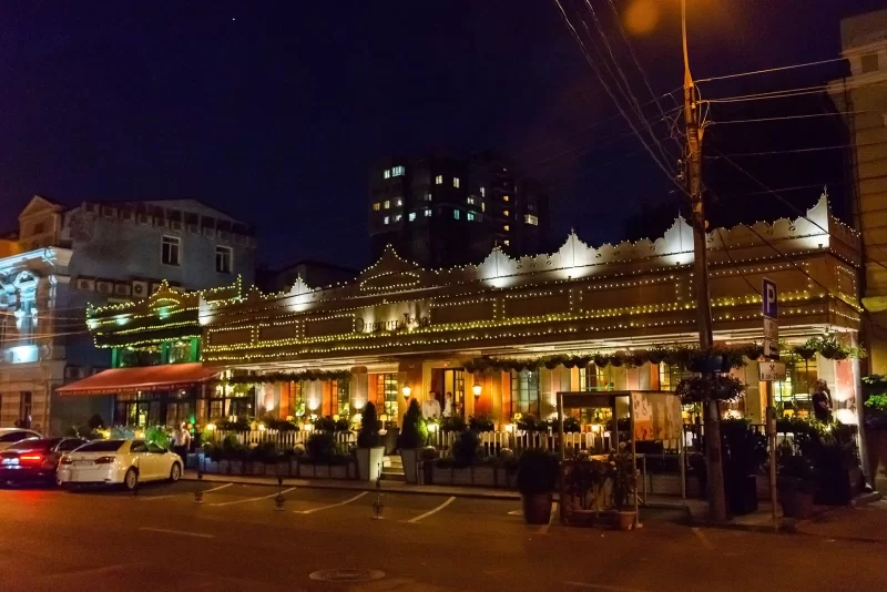 Вечерняя подсветка ресторана