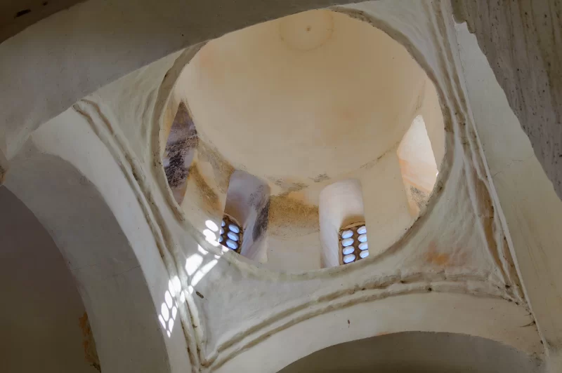 Фрагмент архитектуры заброшенного храма