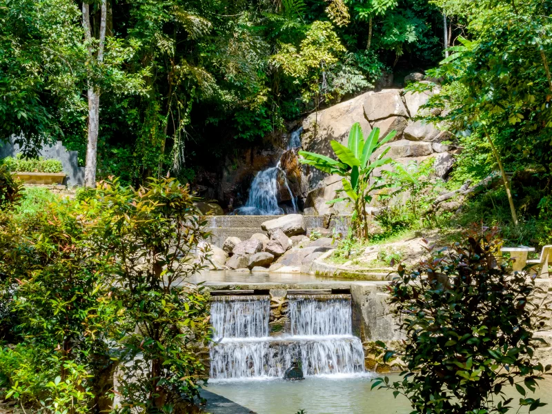 Водопад Кату на острове Пхукет, Таиланд