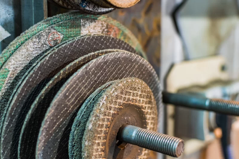 Стопка шлифовальных дисков для УШМ на шпильке