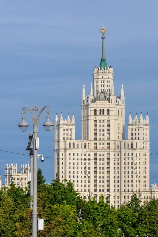 Здание на Котельнической набережной в Москве