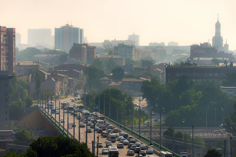 Урбанистический трафик на автомагистрали в час пик