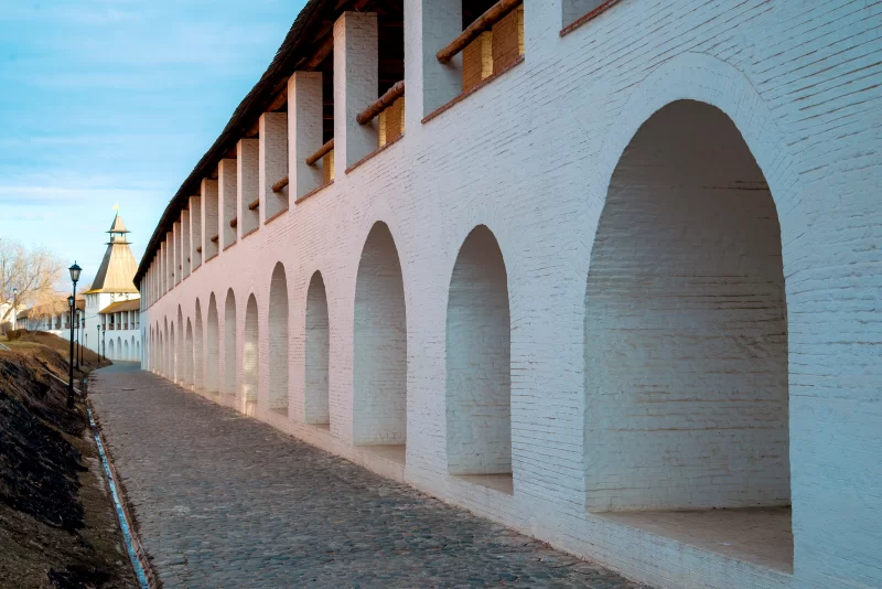 Белые арки кремля