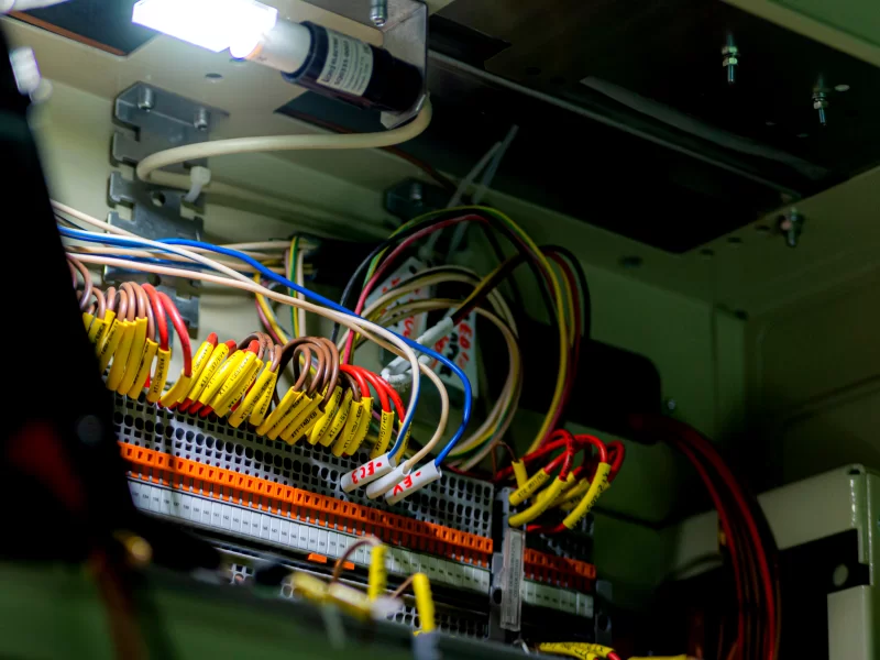 Электрические провода в щитке