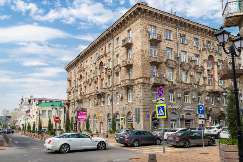 Старый дом на пересечении переулка Семашко