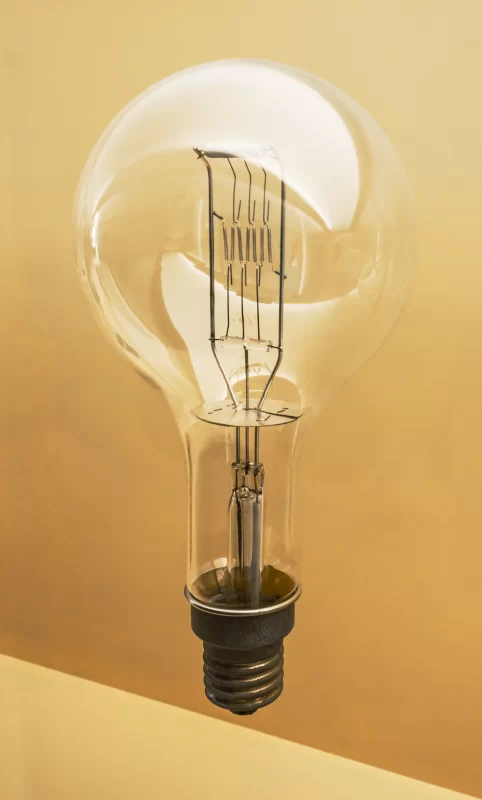 Тугстеновая лампочка большого размера
