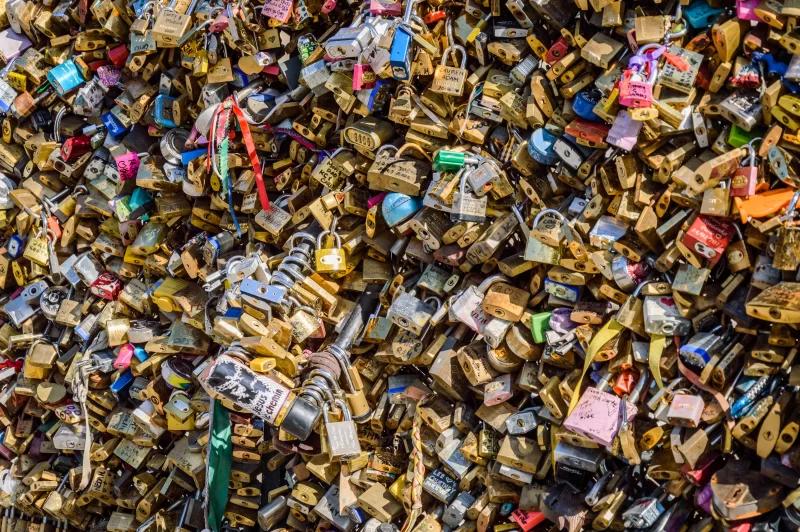 Замки любви на мосту