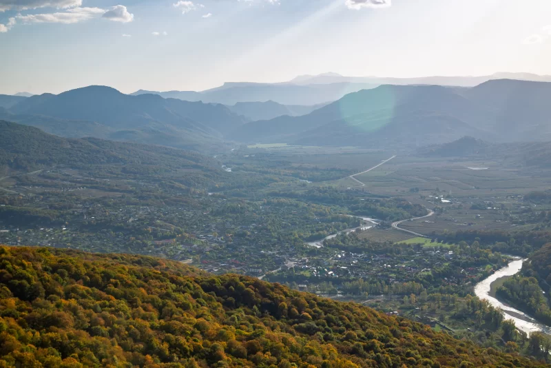 Панорамный осенний вид долины горы Адыгея