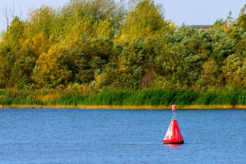 Красный буй на Волге