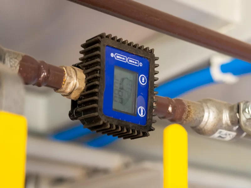 Цифровой расходомер жидкости на трубопроводе