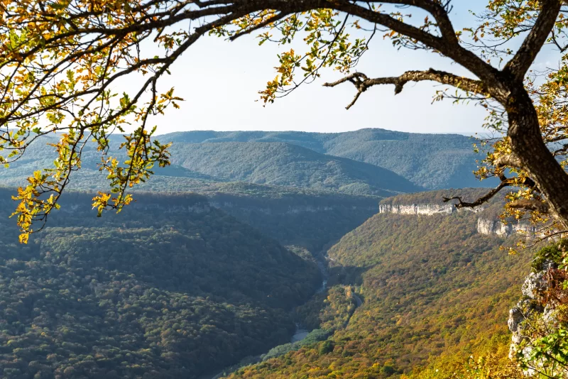 Осенний ущелье в горах Адыгея