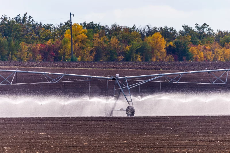 Современная система орошения полей фермы