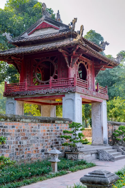 Древний храм вьетнамской архитектуры