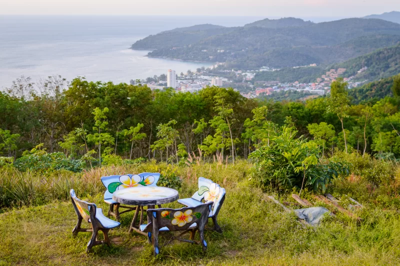 Уютное наружное место с видом на океан