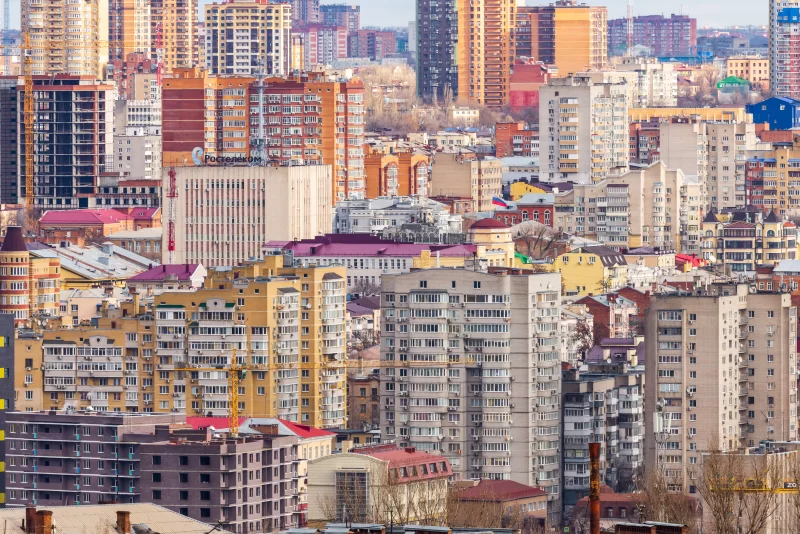 Панорамный вид Ростова-на-Дону с высоты птичьего полета, городская застройка