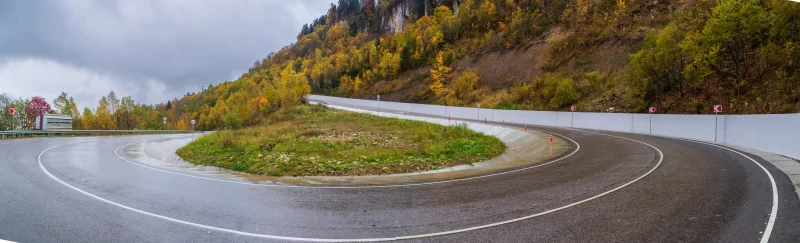 Извилистая горная дорога осенью, Адыгея