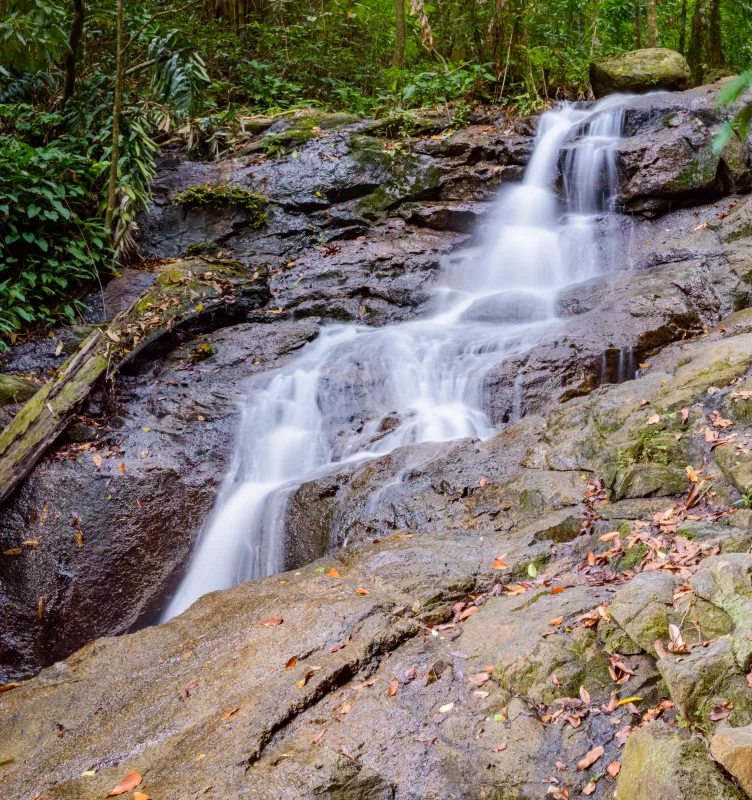 Кату, водопад на острове Фукет, Таиланд