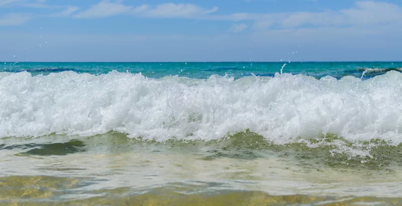 Тропический морской прибой в крупном плане