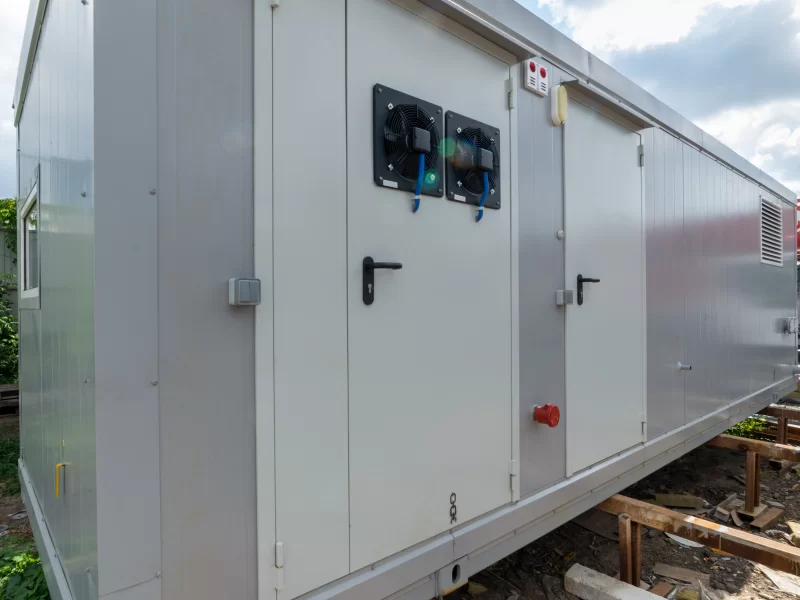 Современный модульный блок с вентиляцией и дверями