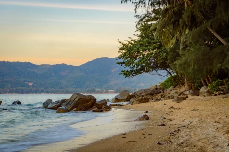 Закат на пляже Хуа в Фукэте