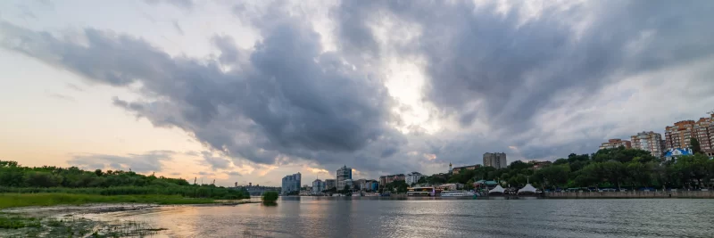 Драматическое небо над рекой Дон в Ростове-на-Дону