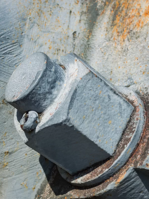 Макрофото промышленного болта и гайки с ржавчиной