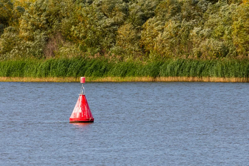 Красный буй на Волге