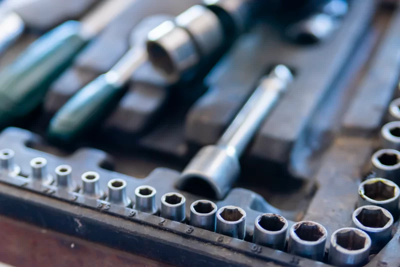 Ящик с набором инструментов для ремонта