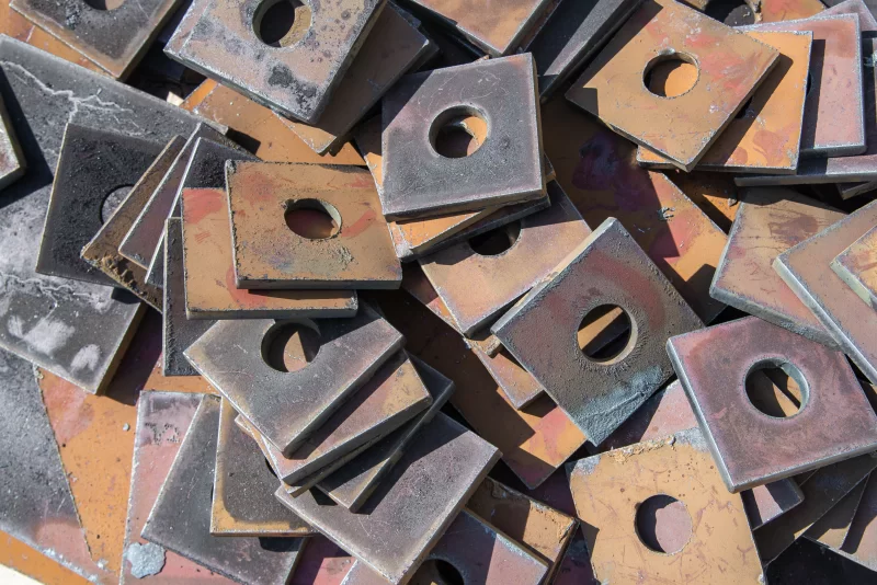 Металлические шайбы с отверстиями