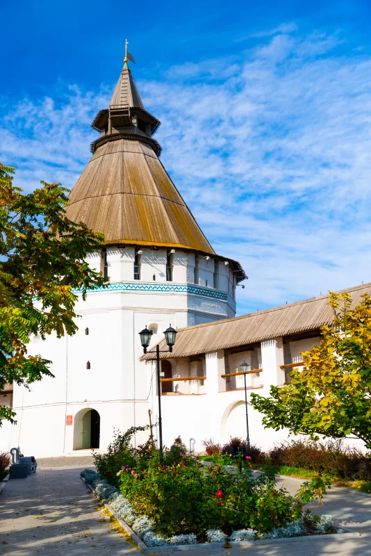 Астраханский кремль. Вид изнутри исторического комплекса.