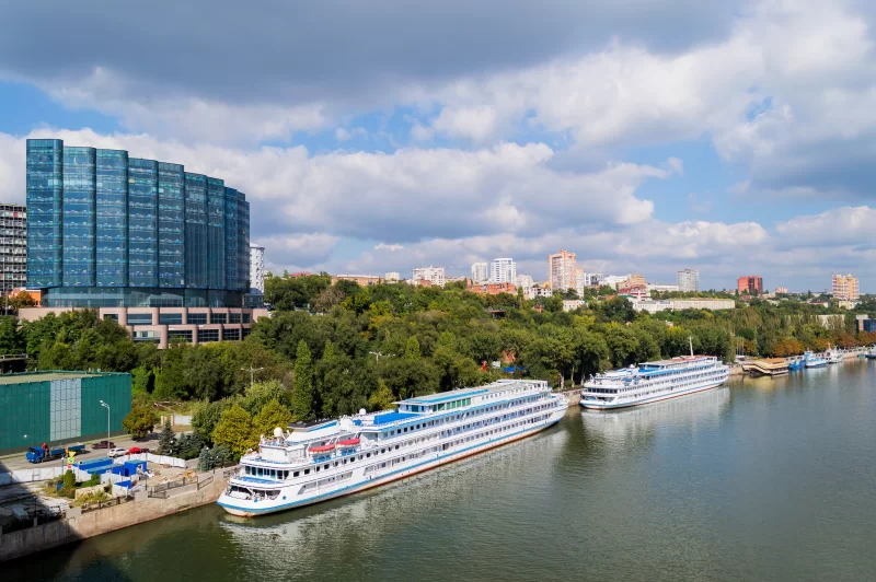 Круизный лайнер пришвартовался к набережной Ростова-на-Дону