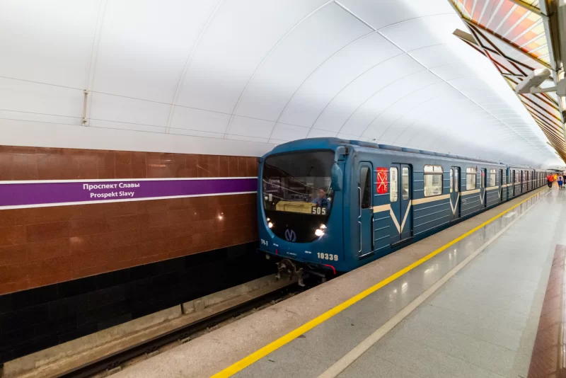 Станция Петербургского метрополитена Проспект Славы