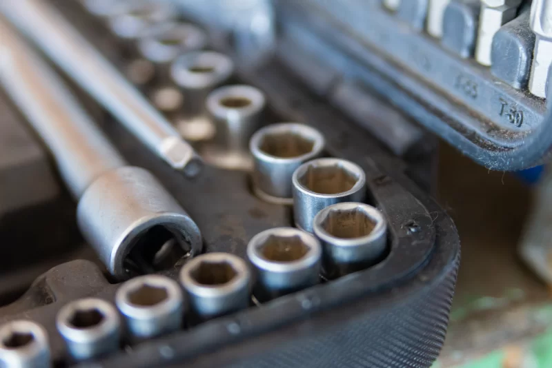 Ящик с набором авто инструментов