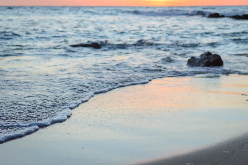 Закат на морском берегу