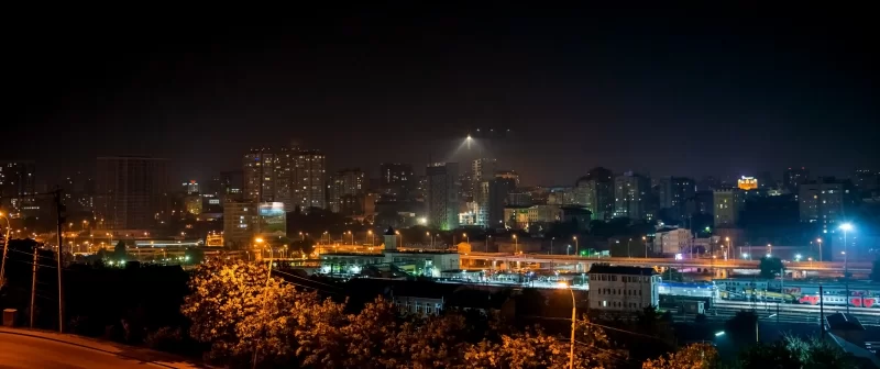 Молния в ночном городе