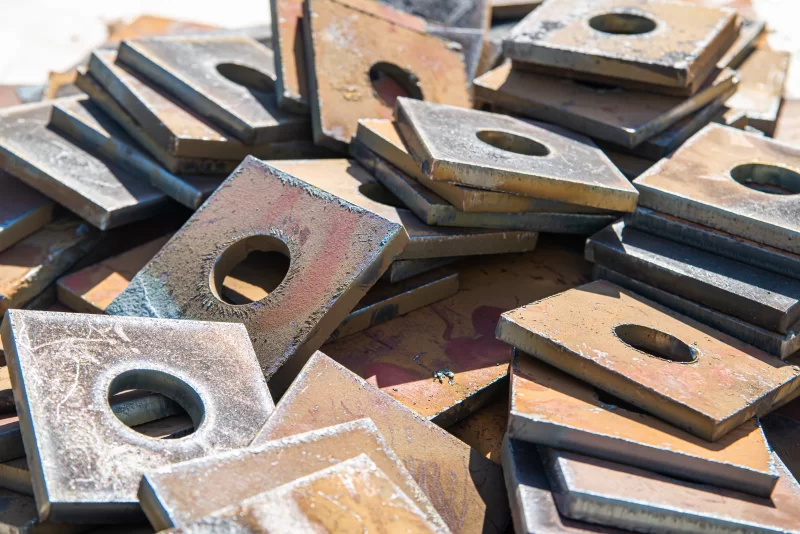 Квадратные шайбы с отверстиями