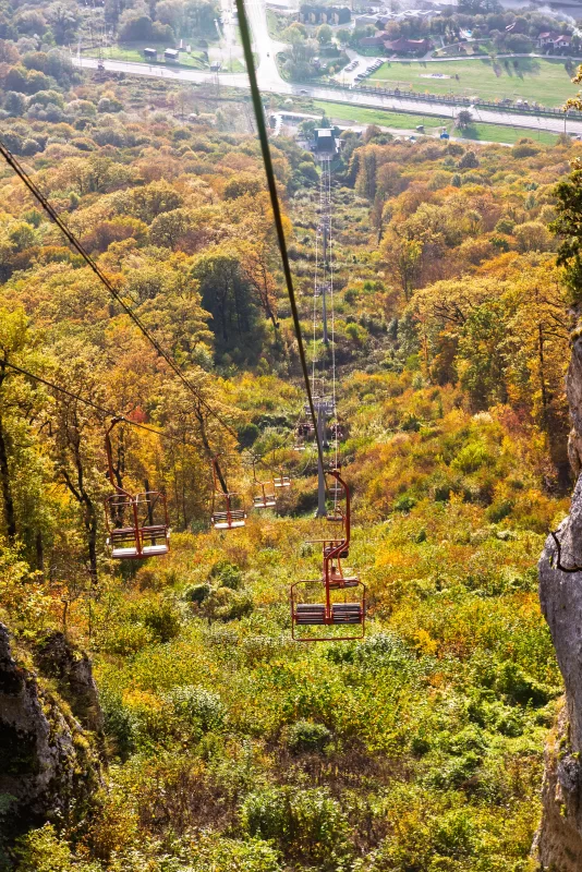 Осеньний спуск на кресельной дороге в Адыгее